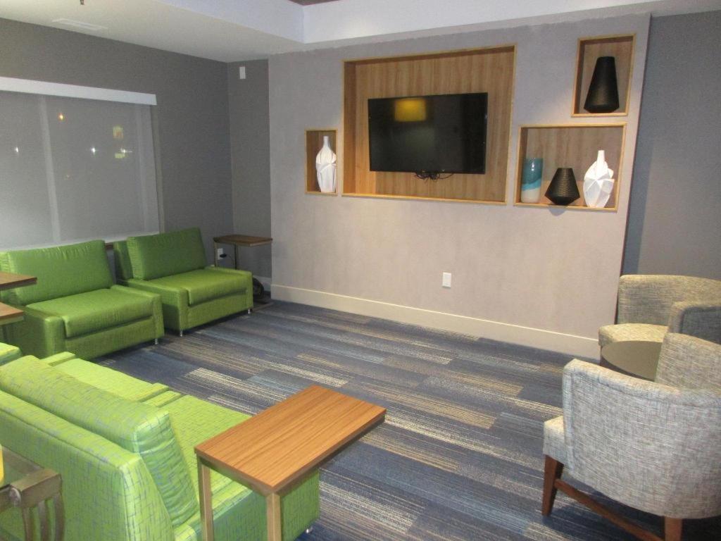 Holiday Inn Express O'Neill By Ihg Exterior photo
