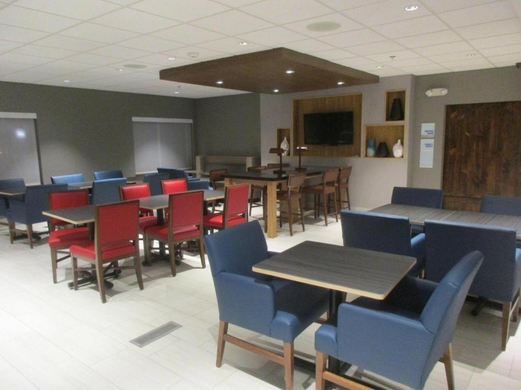 Holiday Inn Express O'Neill By Ihg Exterior photo